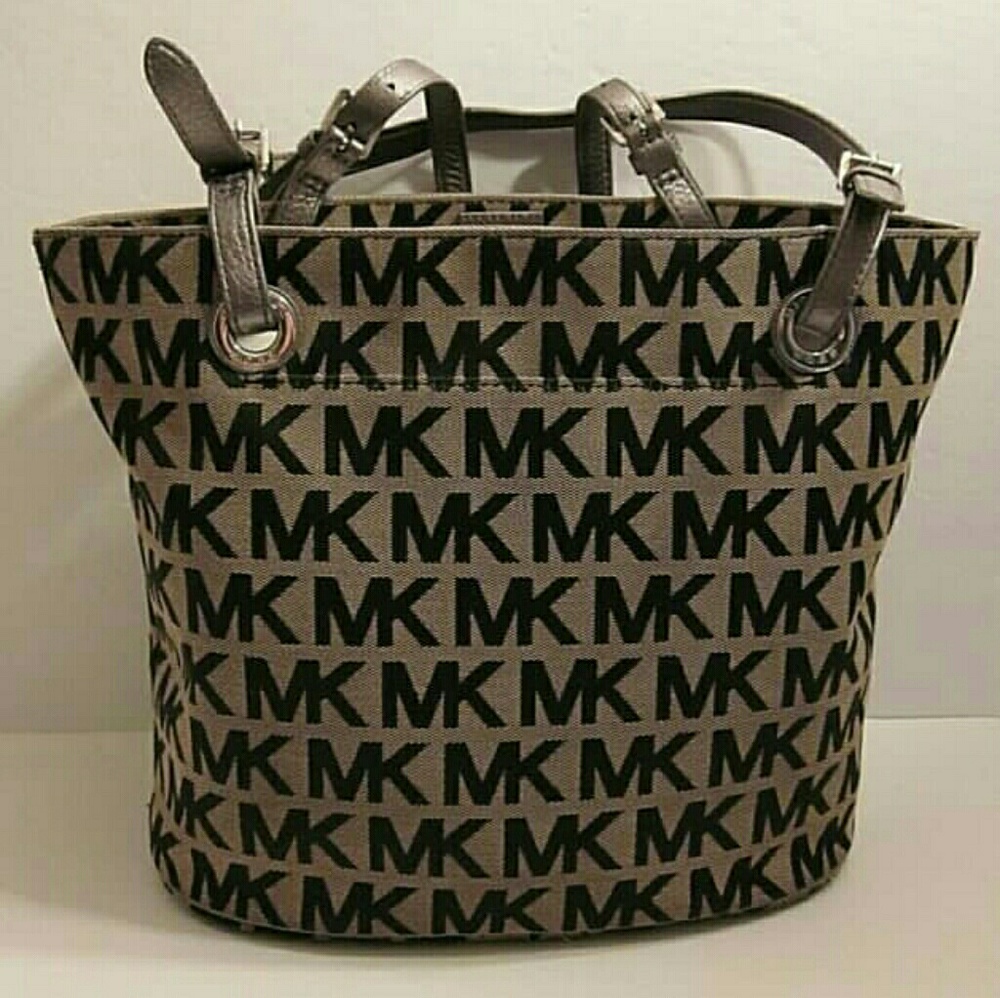 GREY MONOGRAMED SILVER STRAPPED MICHEAL KORS TOTE